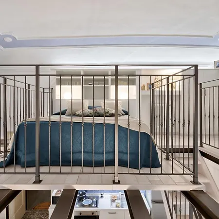 To Art Apartment *