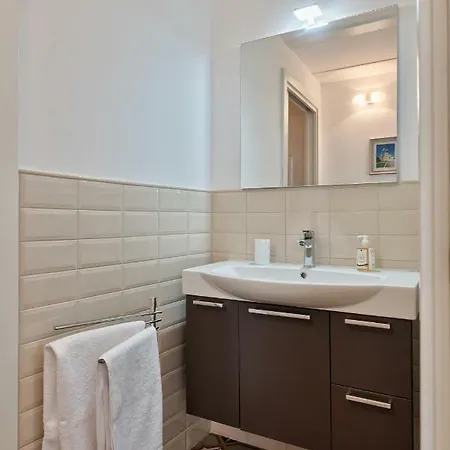 To Art Apartment