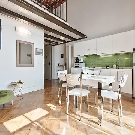 To Art Apartment *